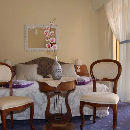 Hotell Broglia 4*