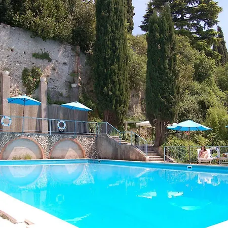 Hotell Broglia 4*