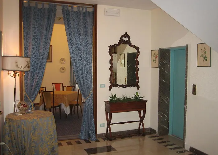 Hotell Broglia 4*